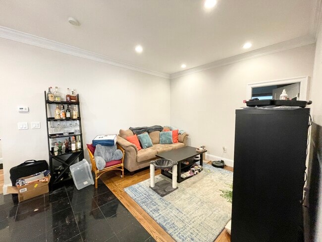 Building Photo - 33 Sumner St