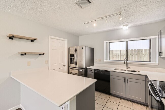 Foto del edificio - Ready for Move In!