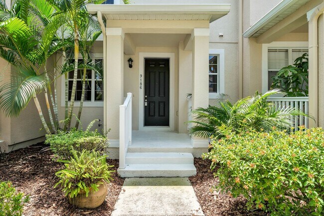 Building Photo - Beautiful 2 Bedroom / 2.5 Bath Townhome in...