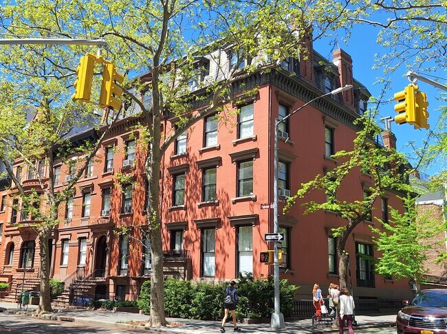 Sunny corner building - 93 Remsen Street Apartments