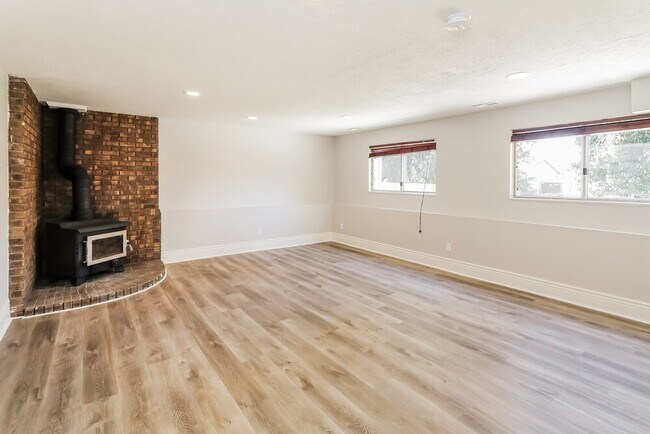 Foto del edificio - 4867 3000 W St