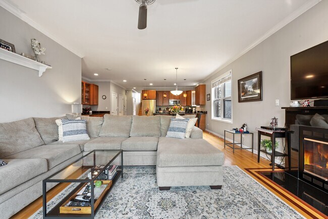 Foto del edificio - 3350 N Southport Ave