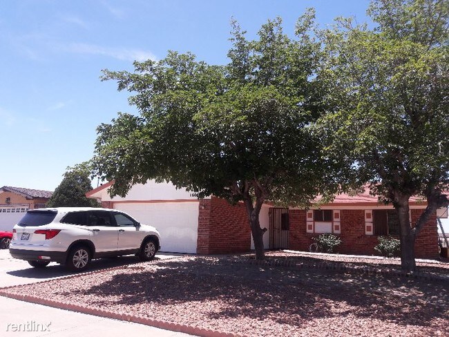 Building Photo - 3 br, 2 bath House - 1605 Bernard Kern