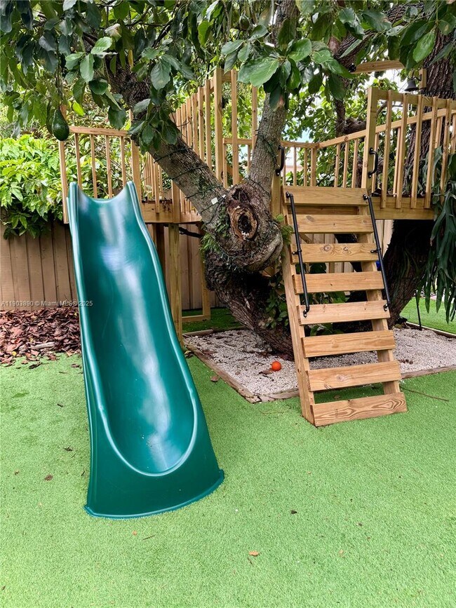 Building Photo - 7030 SW 87th Ct