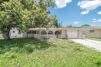 Building Photo - 7911 Foxwood Dr