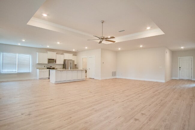 Foto del edificio - Deer Run 4BR/3BA Home – Solar, Community Pool & ½ Deposit for Active Military