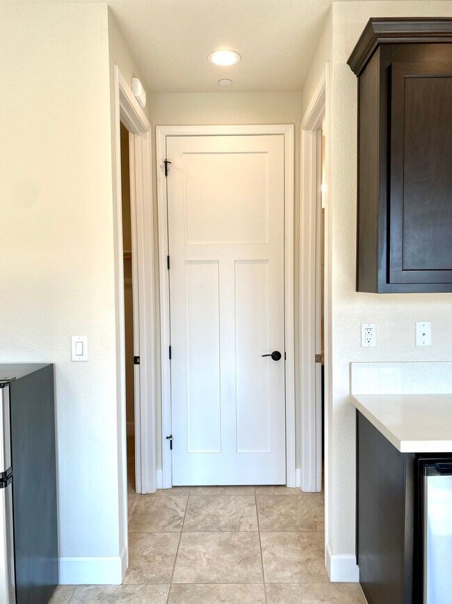 Foto del edificio - One bedroom at the Cannery