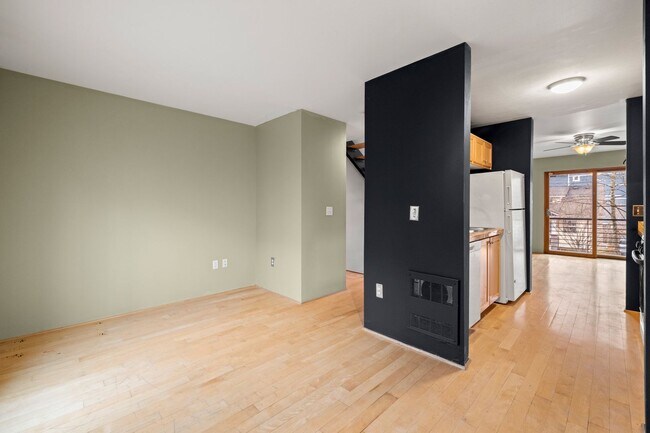 Foto del edificio - 2 BR 2 BA Townhome in North Tabor- 3 Levels!