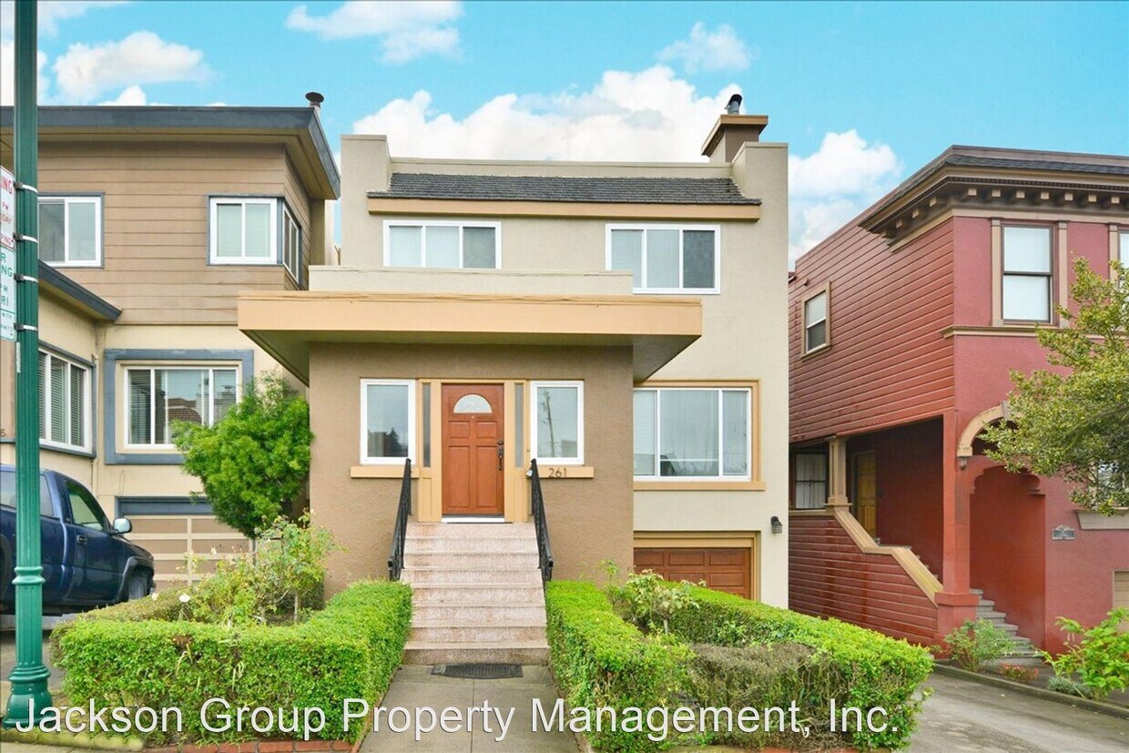 Primary Photo - 5 br, 3.5 bath House - 261 CLAREMONT BOULE...