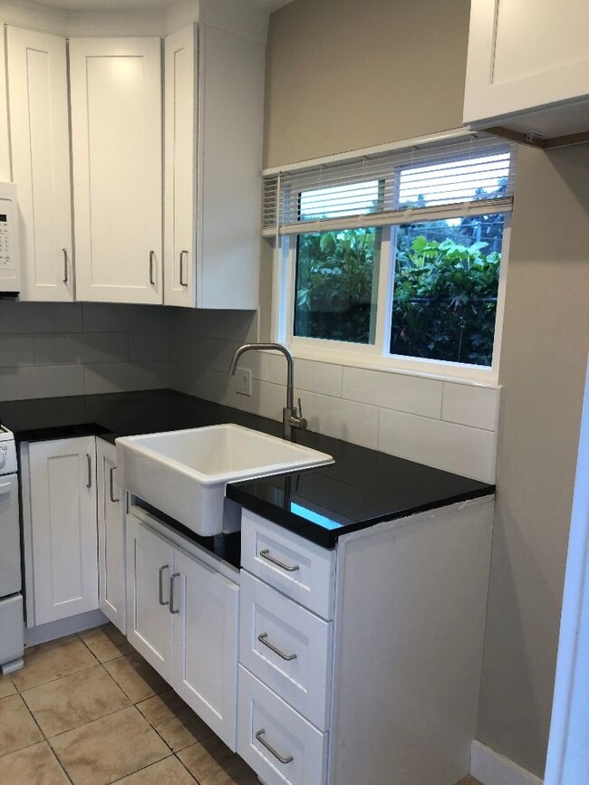 Foto del edificio - 6232 Milton Ave