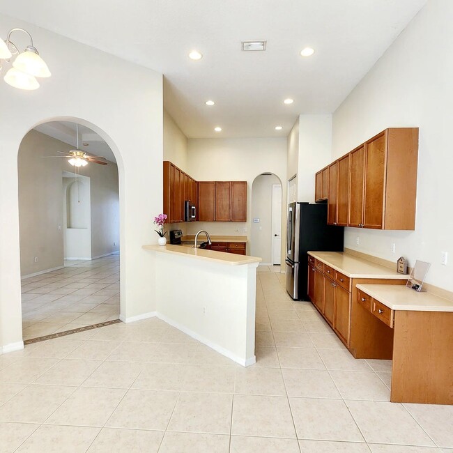 Building Photo - 1794 Palisades Dr
