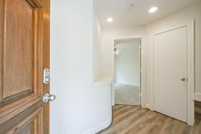 Building Photo - 11505 Main Cedar Dr