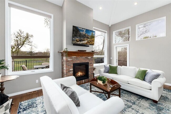 Building Photo - Bright & Airy Home with Luxury Master Suit...