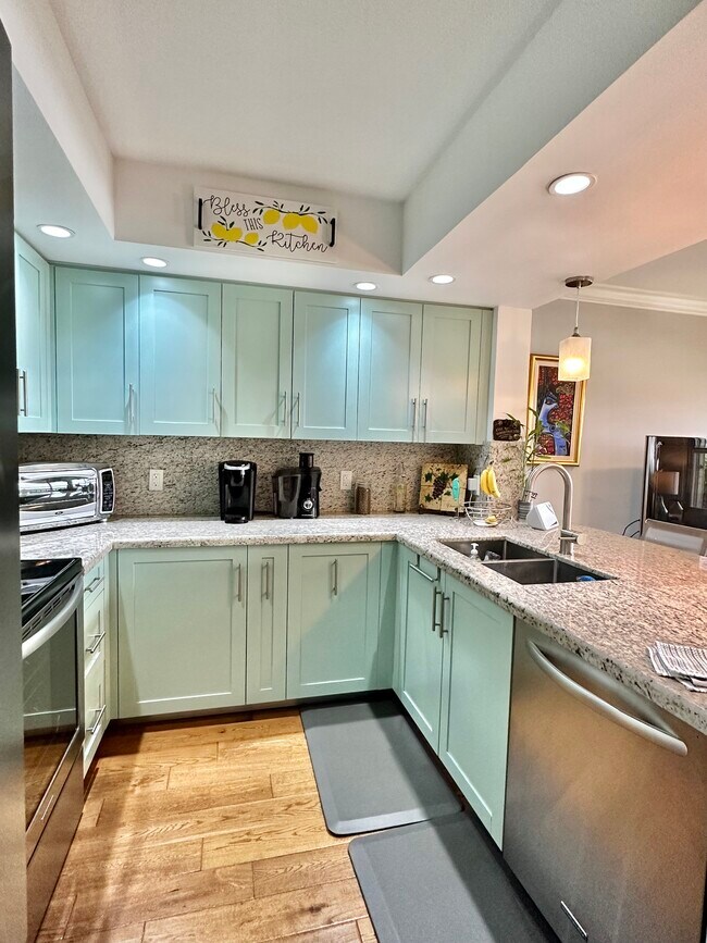 Building Photo - 13800 SW 5th Ct