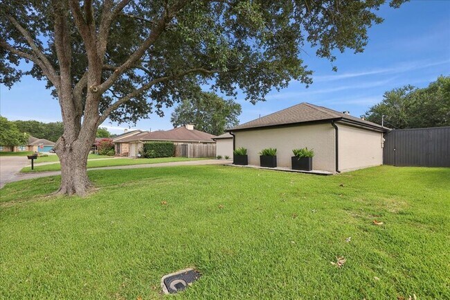 Building Photo - 7060 Burlington Dr
