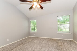 Building Photo - 318 Lazy Ln
