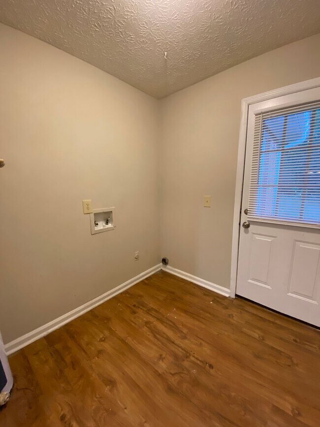 Foto del edificio - 115/117 Oak Park Ct