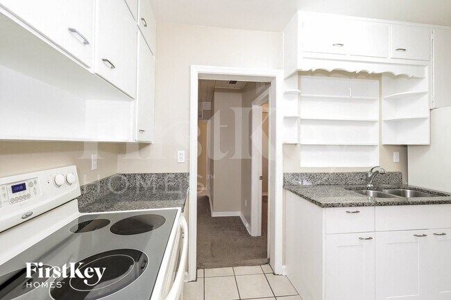 Foto del edificio - 1621 Mockingbird Ln