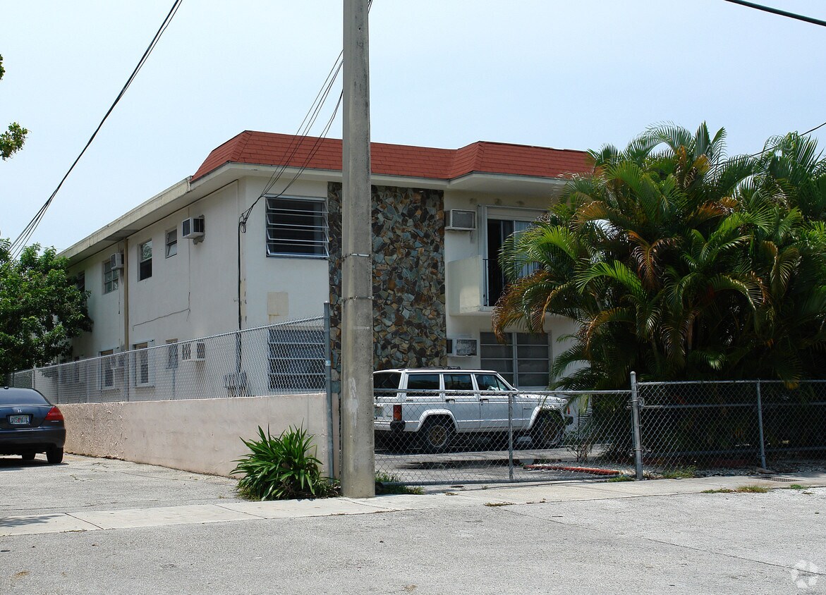Foto del edificio - 585 SW 11th St