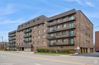 Building Photo - 960 S River Rd