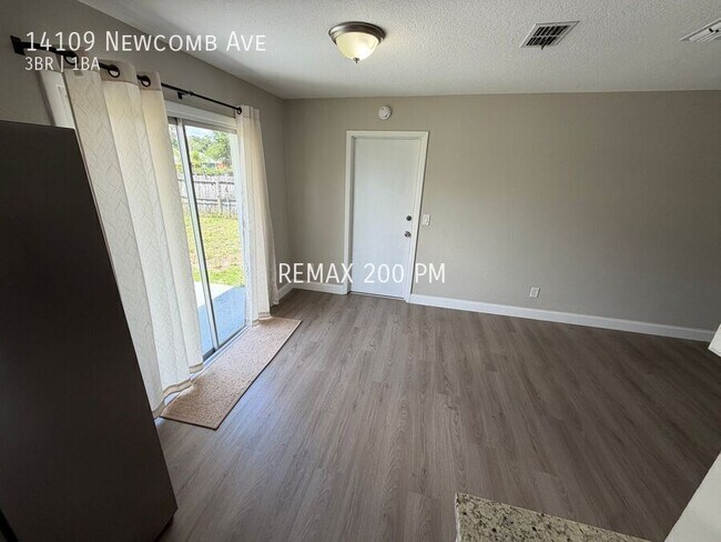 Foto del edificio - 14109 Newcomb Ave