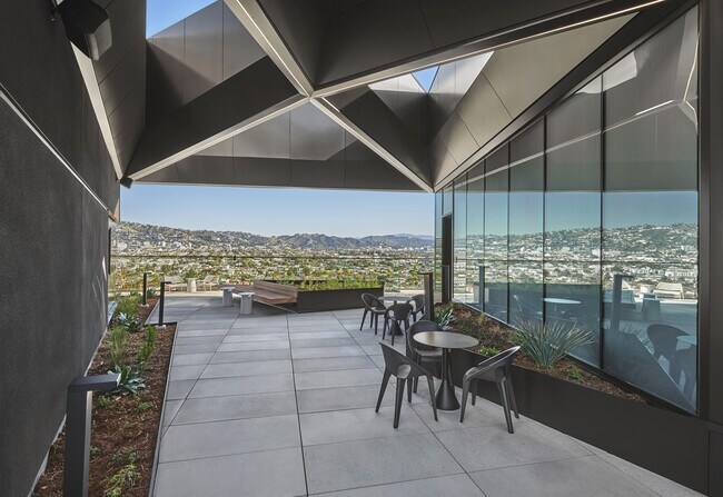Foto del edificio - 6401 Wilshire Blvd