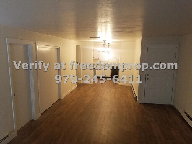 Foto del edificio - Beautifully Updated!  Newer flooring/paint...