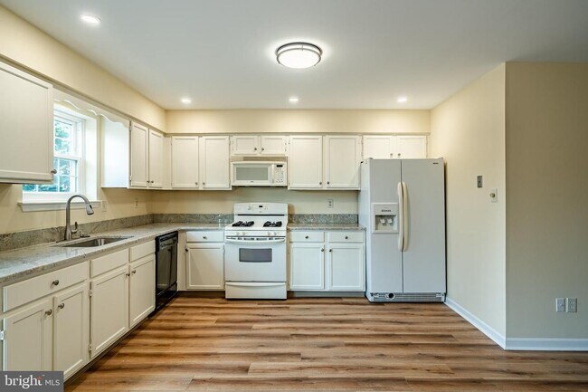 Building Photo - 1075 Boot Rd