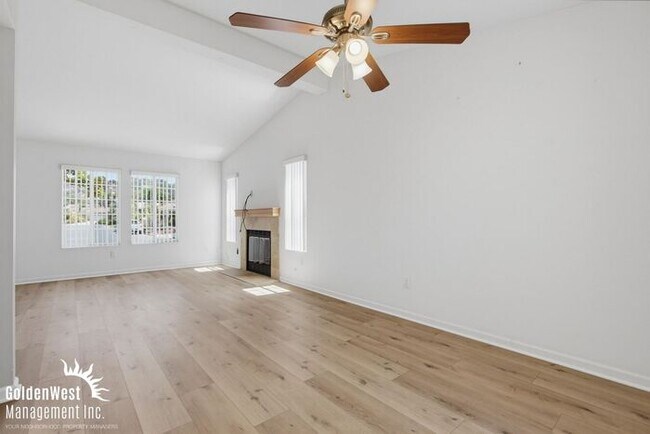 Foto del edificio - Charming 3Bdm 2Ba Home with Modern Updates and Private Outdoor Space in Gated Commnity!