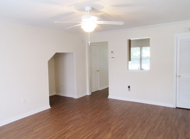 Building Photo - 135 Weymanda Cir
