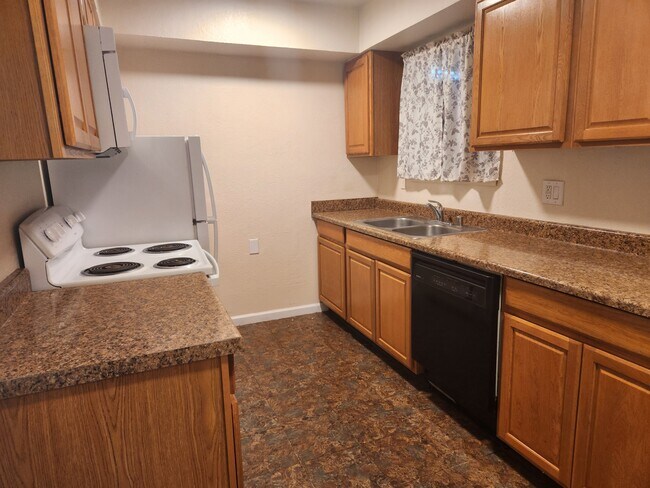 Building Photo - 4665 Ardmore Ave