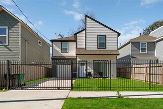 Building Photo - 9711 Beckley St