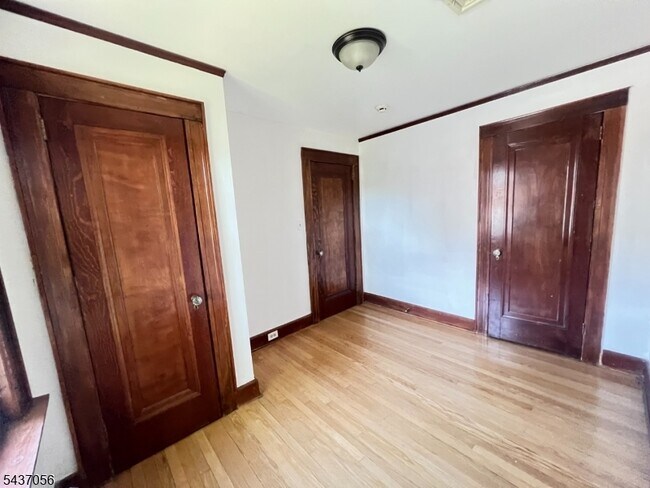 Foto del edificio - 325 Bogert Ave