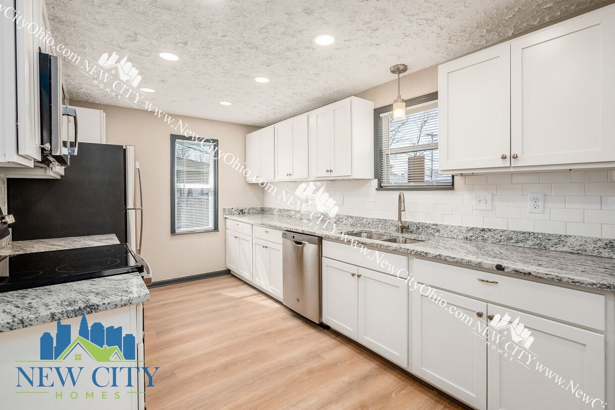Primary Photo - Large Remodeled 2 Bedroom Single-Family Ho...