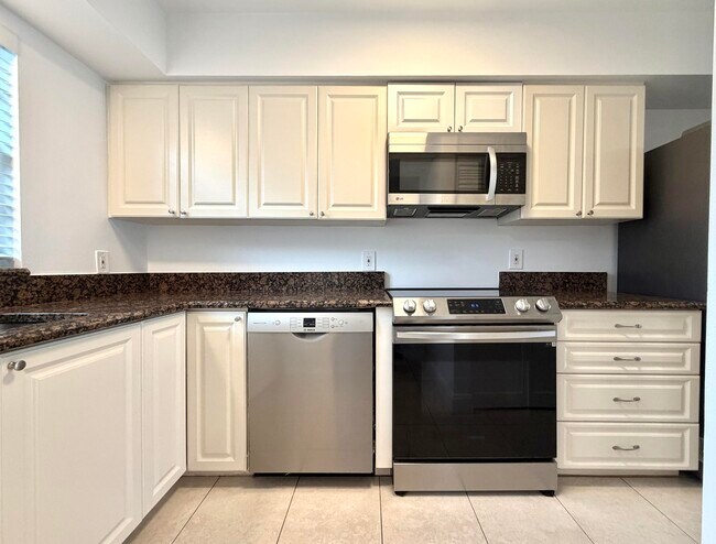 Building Photo - 413 N Cypress Dr