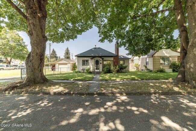 Foto del edificio - Downtown CDA: 3 bed 2 bath Bungalow