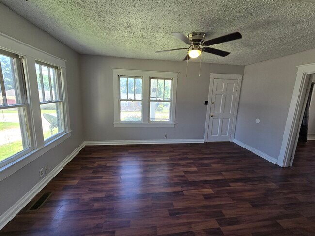 Building Photo - 207 Moncrief Ave