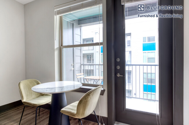 Foto del edificio - 2910 E 17th St