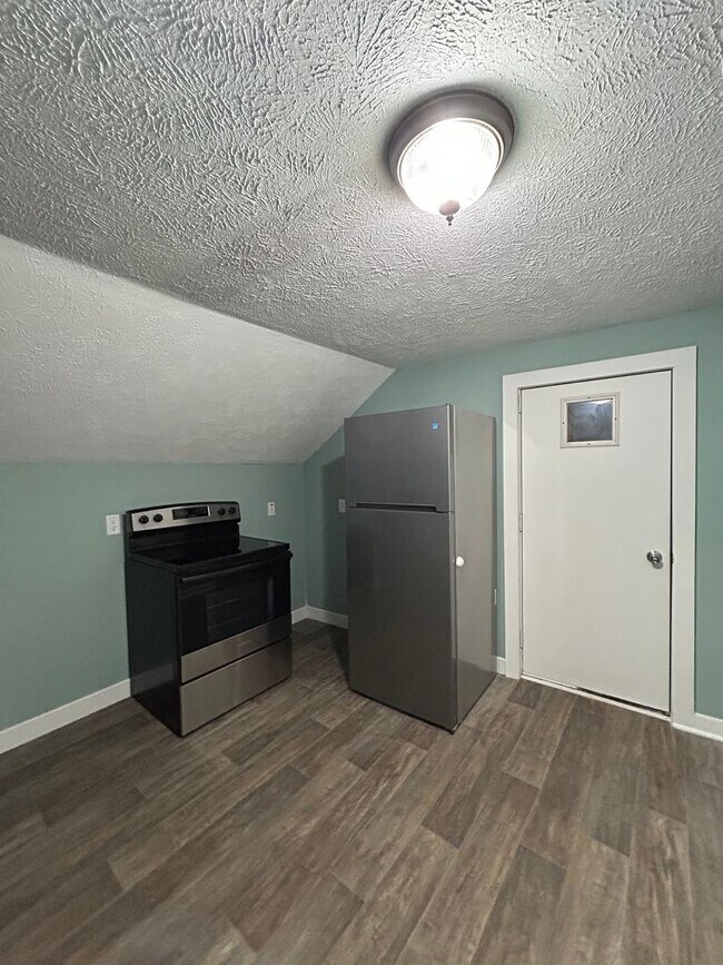 Foto del edificio - Unique 3-Bedroom, 2-Bathroom Home with Mother-In-Law Suite – $1,600/Month