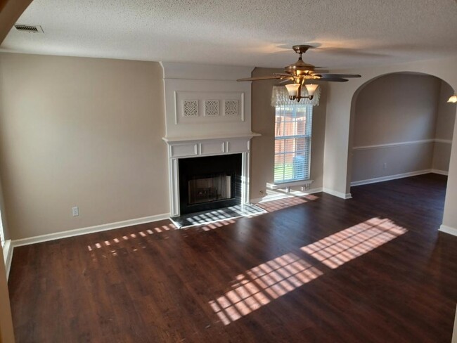 Living room/dining room - 23 Brockmore Dr