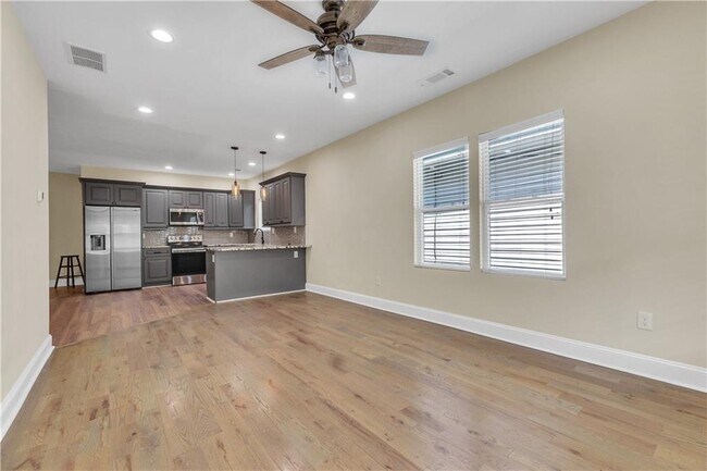 Foto del edificio - 998 Mayson Turner Rd NW