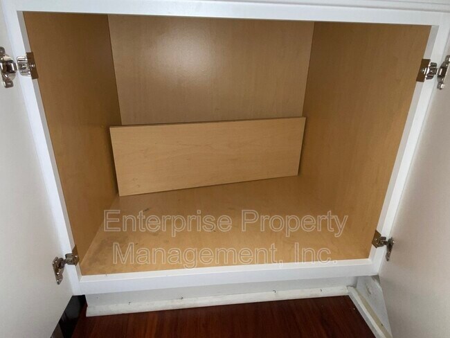 Foto del edificio - 2360 Forest Ave