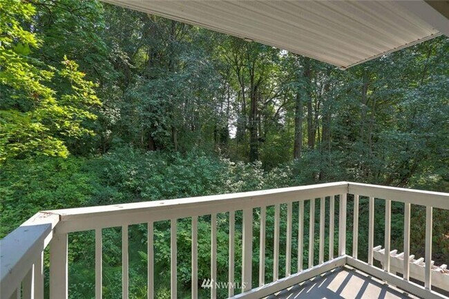 Building Photo - 2 Bedroom 2 bath ground floor condo at Mer...