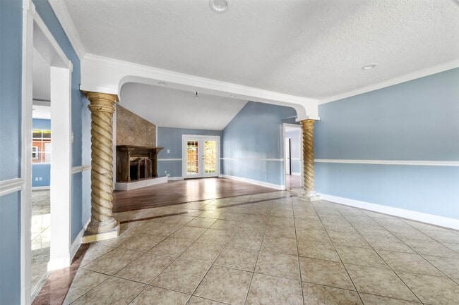 Building Photo - 10711 Heather Hill Dr