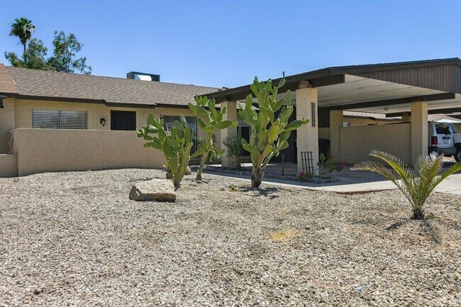 Foto del edificio - 5217 W Carol Ave