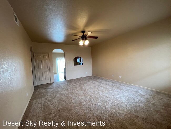 Foto del edificio - 3 br, 2 bath House - 4534 Hillsboro Loop