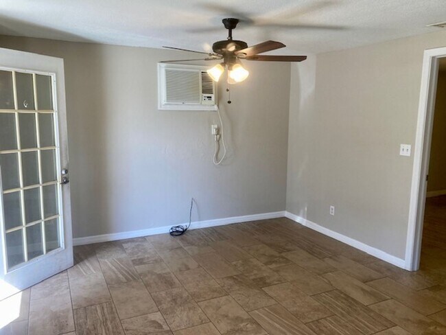 Foto del edificio - 1 bedroom, 1 bath apartment