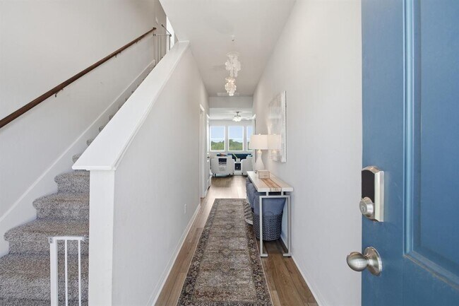 Building Photo - 514 Sun Grv Trl