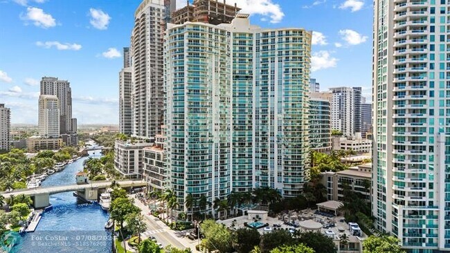 Foto del edificio - 347 N New River Dr E