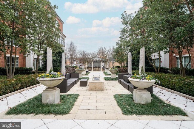 Building Photo - 6900 Fleetwood Rd